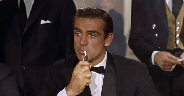 禁播版的苹果
:周星驰唯一一部被禁播的电影：“山寨”007，却成为一部经典